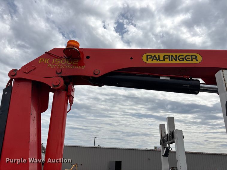image for item EG9041 2009 International  WorkStar 7500 Crew Cab crane truck