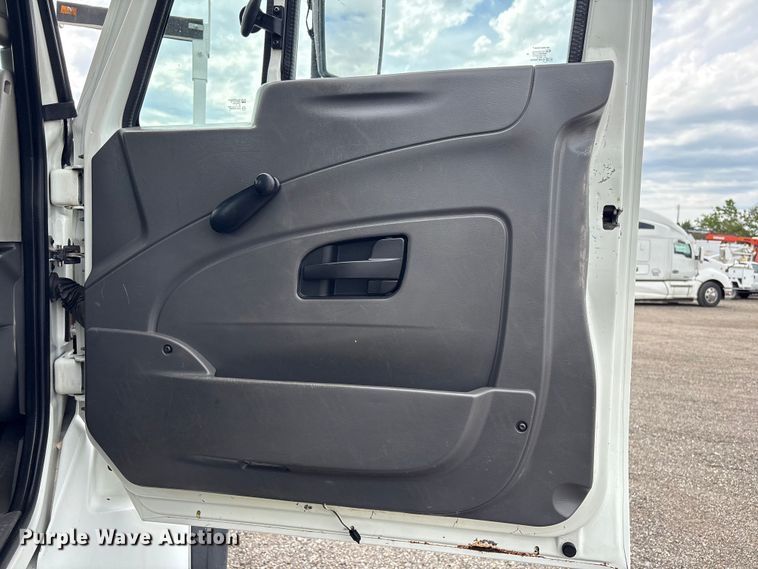 image for item EG9041 2009 International  WorkStar 7500 Crew Cab crane truck