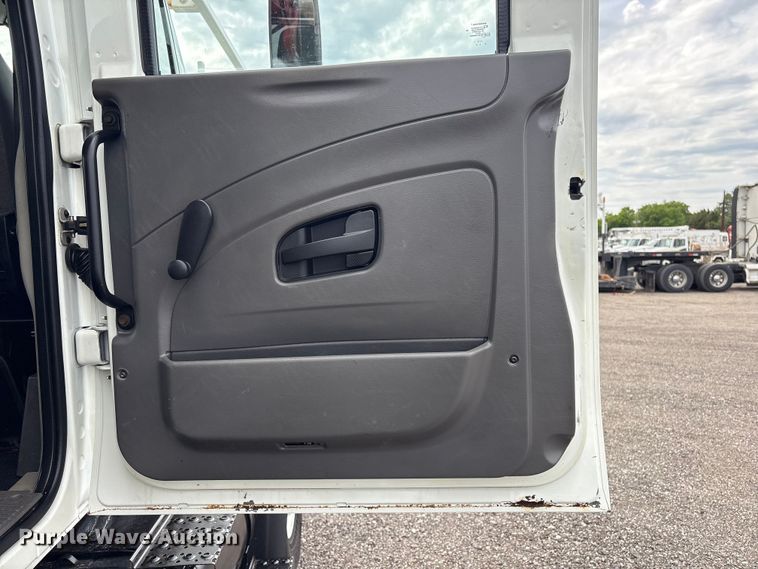 image for item EG9041 2009 International  WorkStar 7500 Crew Cab crane truck