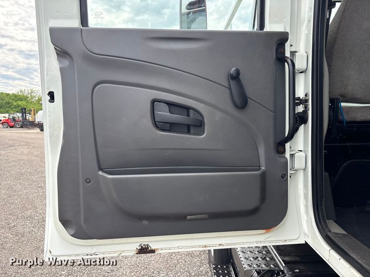 image for item EG9041 2009 International  WorkStar 7500 Crew Cab crane truck