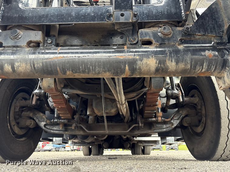 image for item EG9041 2009 International  WorkStar 7500 Crew Cab crane truck