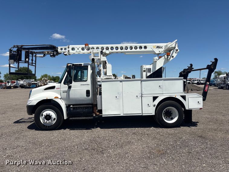 image for item EG9072 2007 International 4300 cable placer bucket truck  