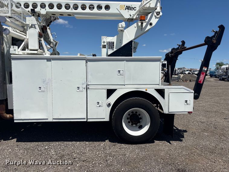 image for item EG9072 2007 International 4300 cable placer bucket truck  