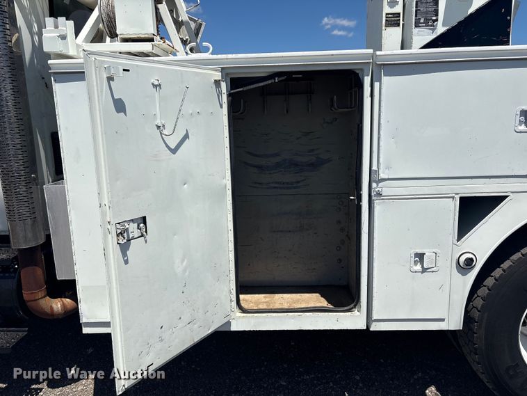 image for item EG9072 2007 International 4300 cable placer bucket truck  