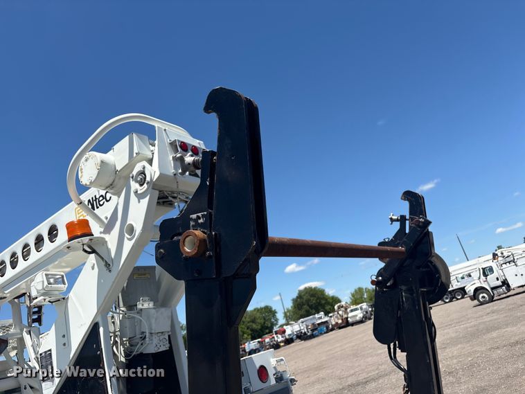 image for item EG9072 2007 International 4300 cable placer bucket truck  