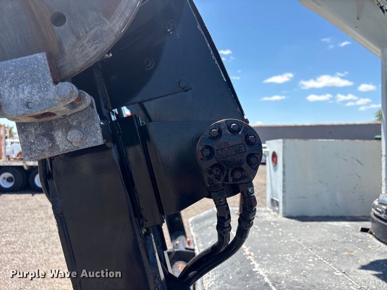 image for item EG9072 2007 International 4300 cable placer bucket truck  