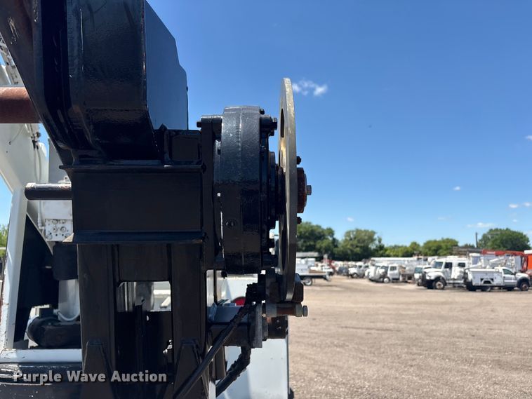 image for item EG9072 2007 International 4300 cable placer bucket truck  