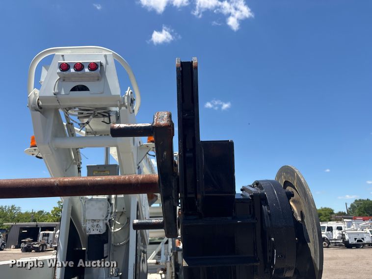 image for item EG9072 2007 International 4300 cable placer bucket truck  