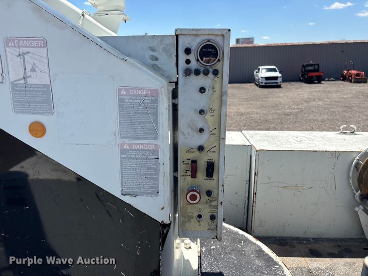 image for item EG9072 2007 International 4300 cable placer bucket truck  