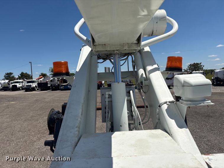 image for item EG9072 2007 International 4300 cable placer bucket truck  