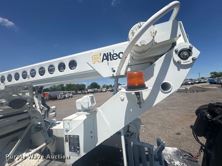 image for item EG9072 2007 International 4300 cable placer bucket truck  