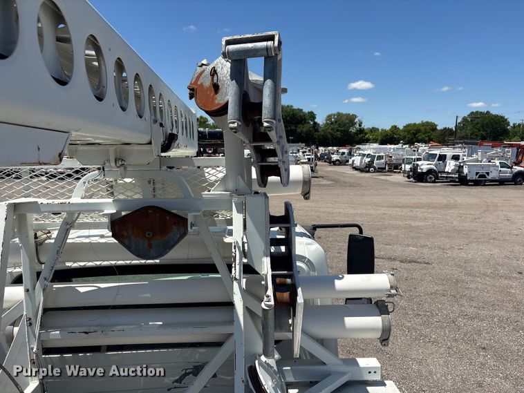 image for item EG9072 2007 International 4300 cable placer bucket truck  