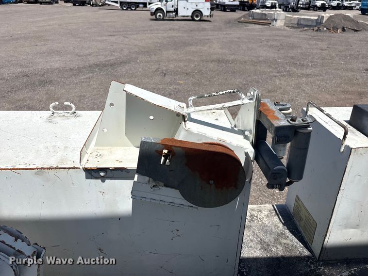 image for item EG9072 2007 International 4300 cable placer bucket truck  
