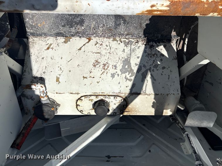 image for item EG9072 2007 International 4300 cable placer bucket truck  