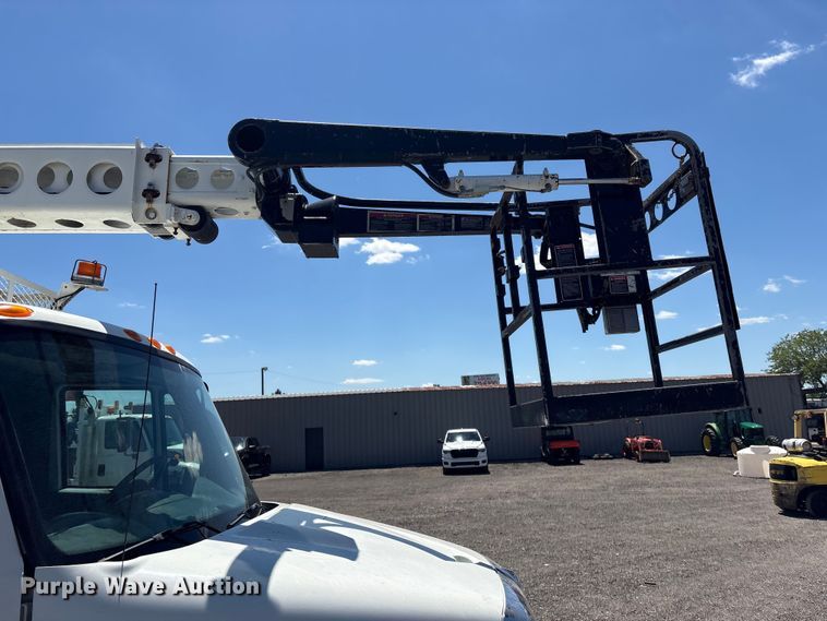 image for item EG9072 2007 International 4300 cable placer bucket truck  