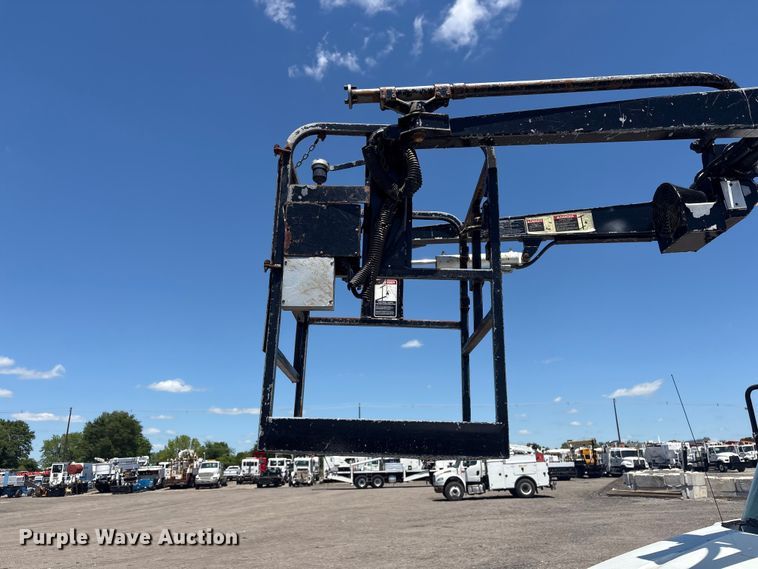 image for item EG9072 2007 International 4300 cable placer bucket truck  