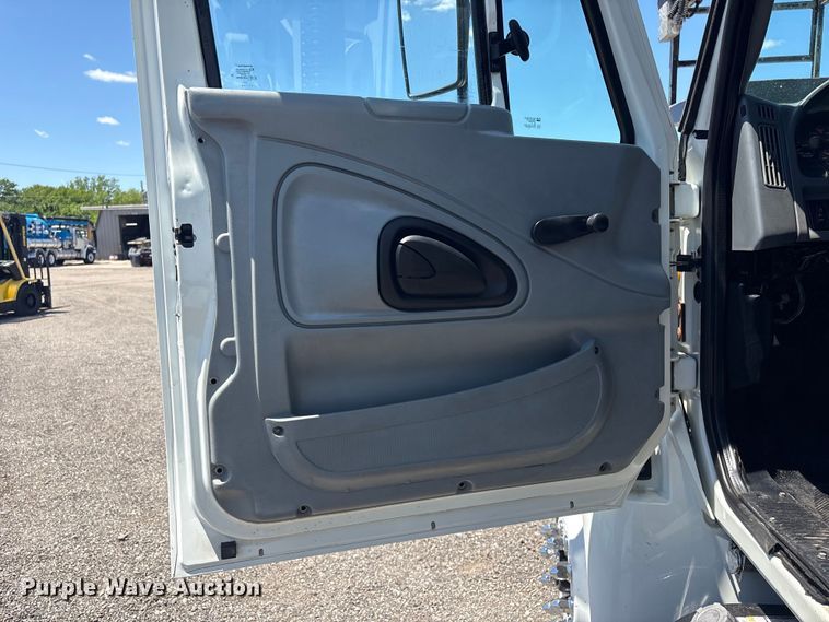 image for item EG9072 2007 International 4300 cable placer bucket truck  