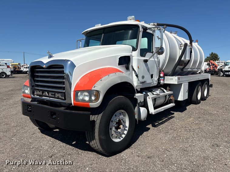 image for item EG9075 2013 Mack Granite GU713 vacuum truck