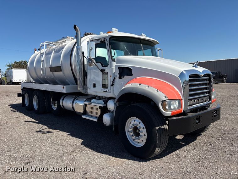 image for item EG9075 2013 Mack Granite GU713 vacuum truck