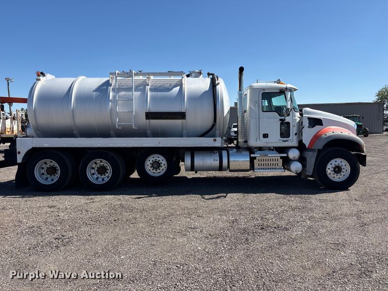 image for item EG9075 2013 Mack Granite GU713 vacuum truck