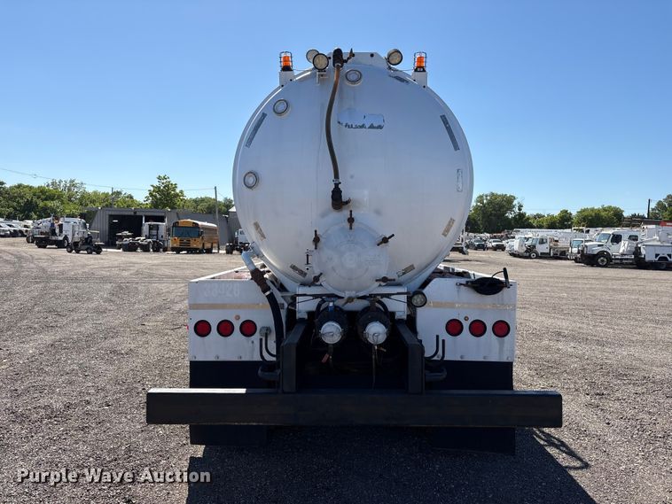 image for item EG9075 2013 Mack Granite GU713 vacuum truck