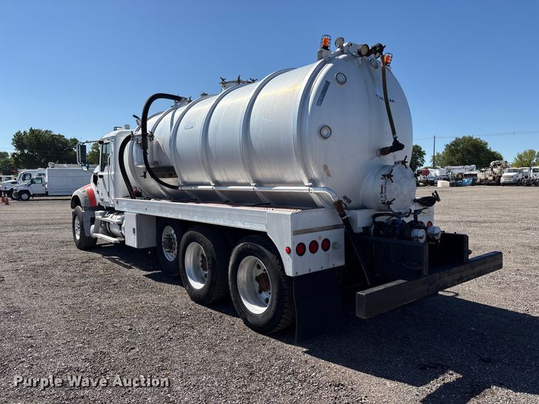 image for item EG9075 2013 Mack Granite GU713 vacuum truck
