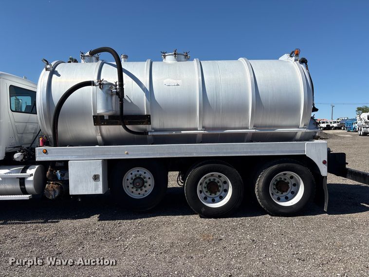 image for item EG9075 2013 Mack Granite GU713 vacuum truck