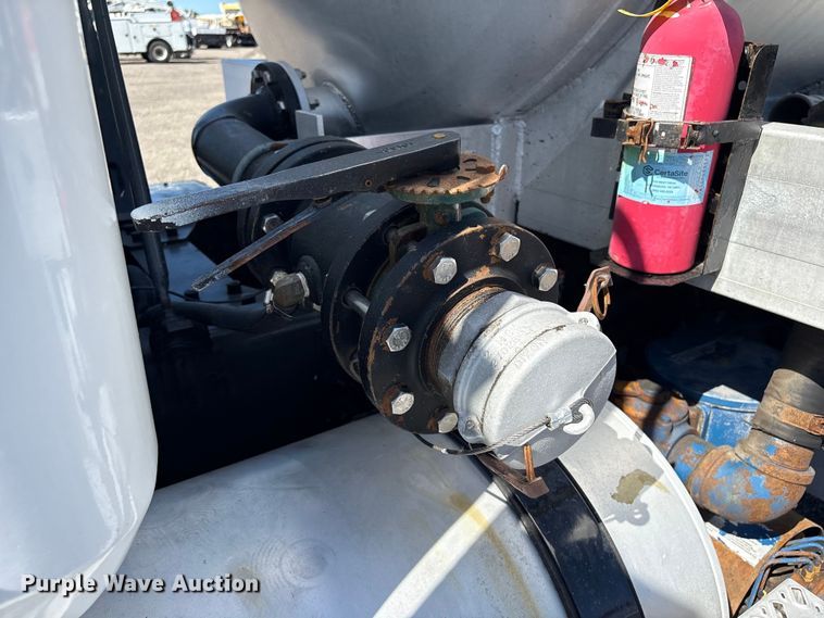 image for item EG9075 2013 Mack Granite GU713 vacuum truck