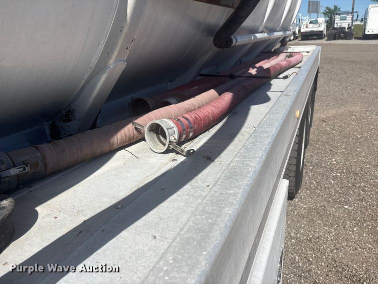 image for item EG9075 2013 Mack Granite GU713 vacuum truck