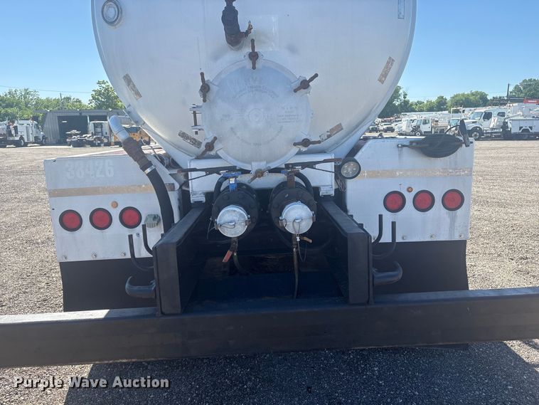 image for item EG9075 2013 Mack Granite GU713 vacuum truck