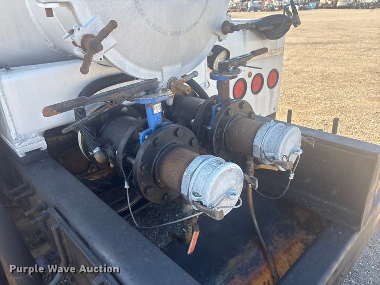 image for item EG9075 2013 Mack Granite GU713 vacuum truck