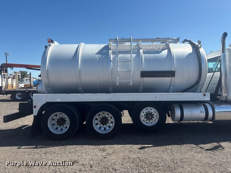 image for item EG9075 2013 Mack Granite GU713 vacuum truck