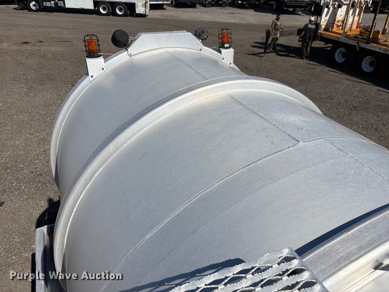 image for item EG9075 2013 Mack Granite GU713 vacuum truck