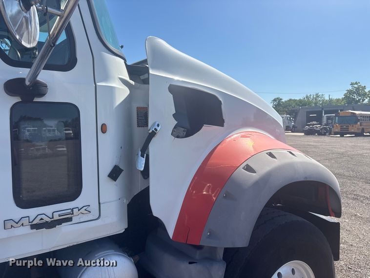 image for item EG9075 2013 Mack Granite GU713 vacuum truck