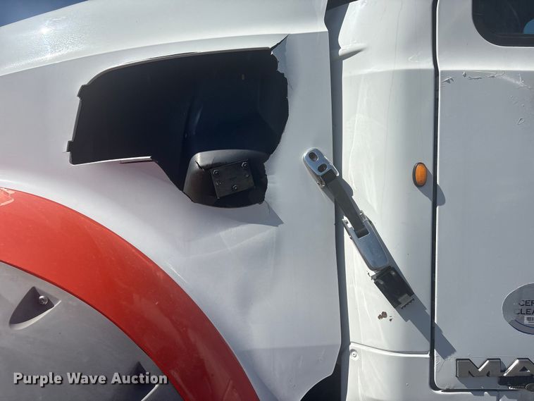 image for item EG9075 2013 Mack Granite GU713 vacuum truck