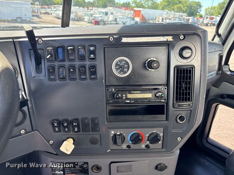 image for item EG9075 2013 Mack Granite GU713 vacuum truck