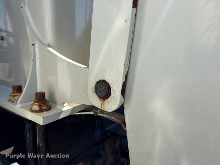 image for item EG9077 2014 Freightliner 114SD crane truck