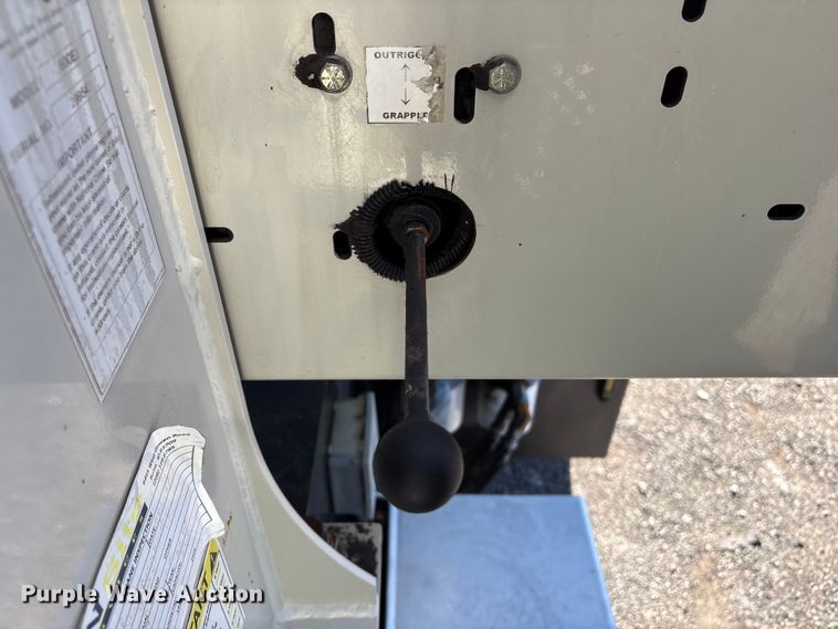 image for item EG9077 2014 Freightliner 114SD crane truck