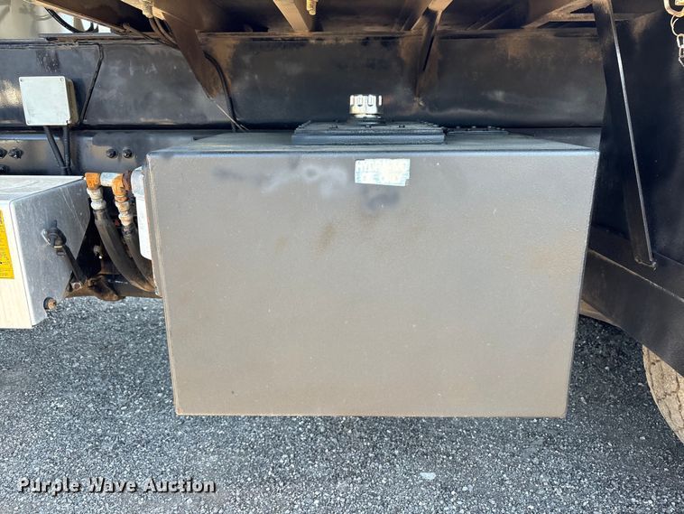 image for item EG9077 2014 Freightliner 114SD crane truck