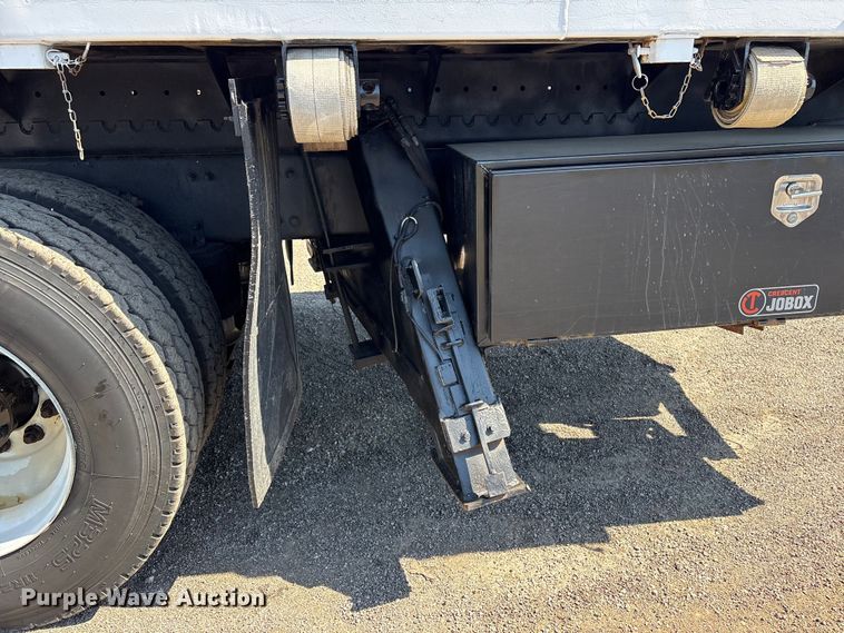 image for item EG9077 2014 Freightliner 114SD crane truck