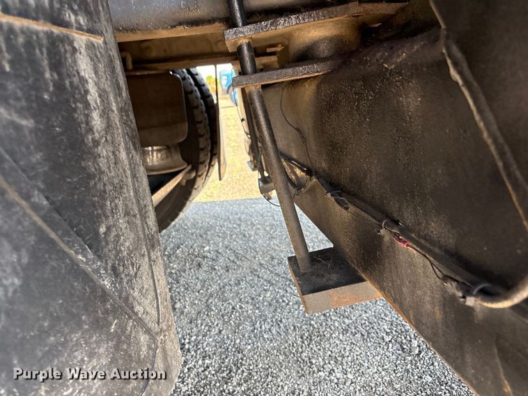 image for item EG9077 2014 Freightliner 114SD crane truck