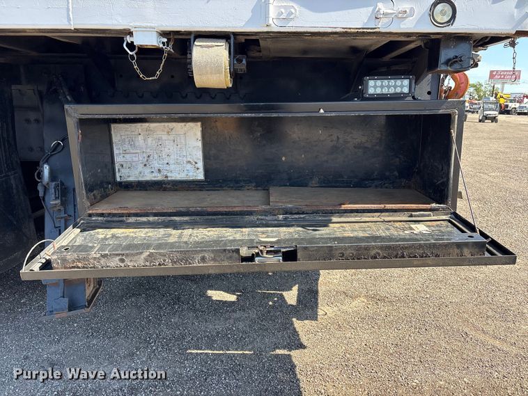 image for item EG9077 2014 Freightliner 114SD crane truck