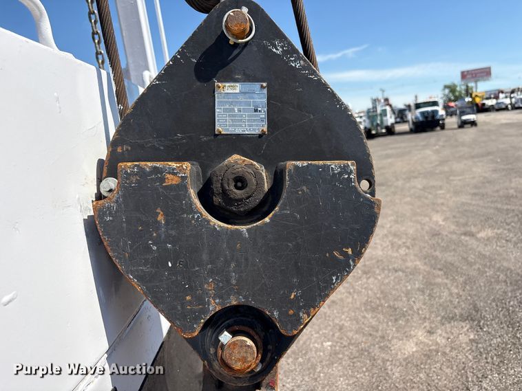 image for item EG9077 2014 Freightliner 114SD crane truck