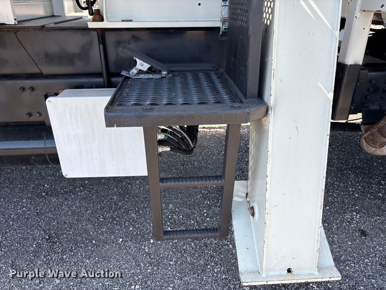 image for item EG9077 2014 Freightliner 114SD crane truck