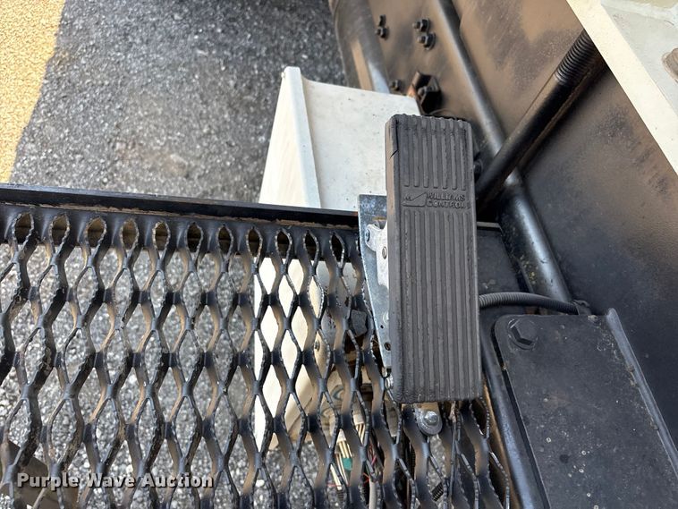 image for item EG9077 2014 Freightliner 114SD crane truck