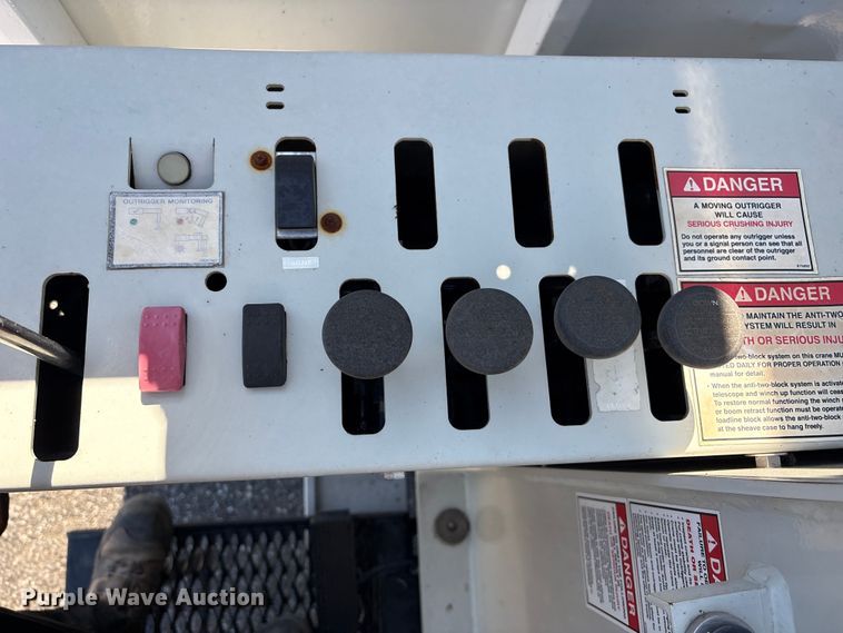 image for item EG9077 2014 Freightliner 114SD crane truck
