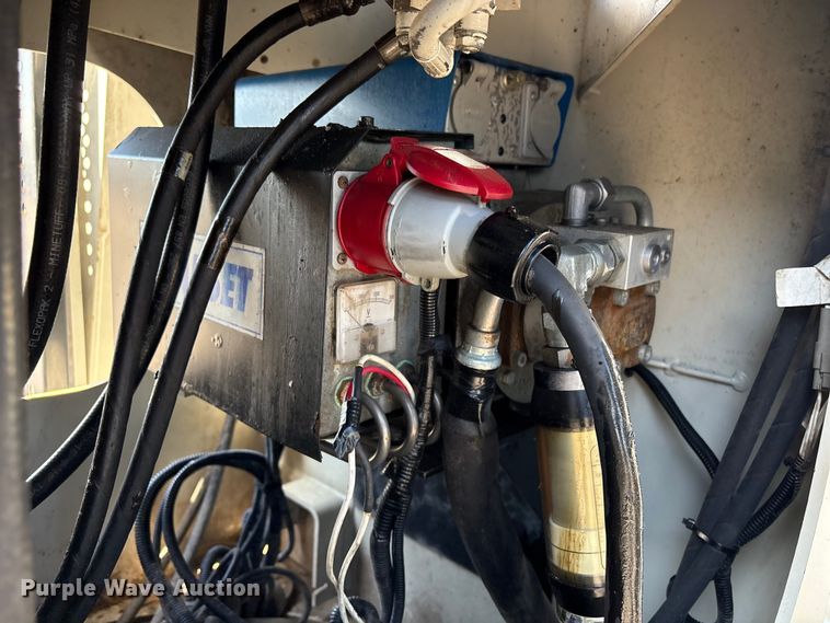 image for item EG9077 2014 Freightliner 114SD crane truck