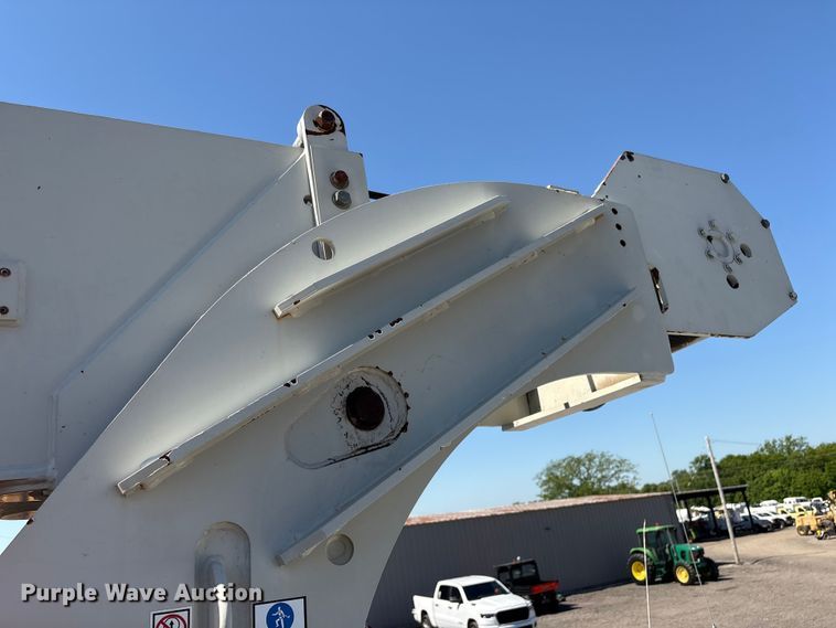 image for item EG9077 2014 Freightliner 114SD crane truck