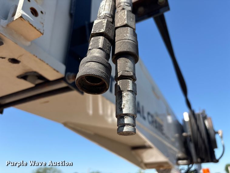 image for item EG9077 2014 Freightliner 114SD crane truck