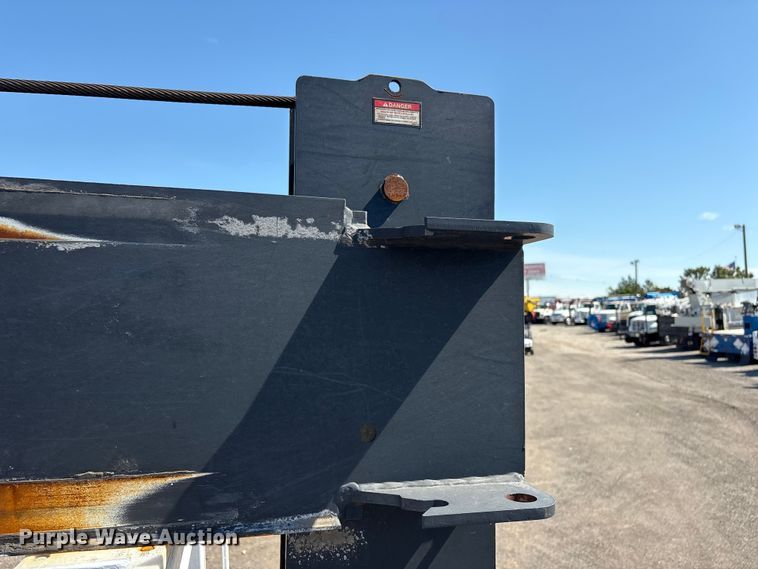image for item EG9077 2014 Freightliner 114SD crane truck